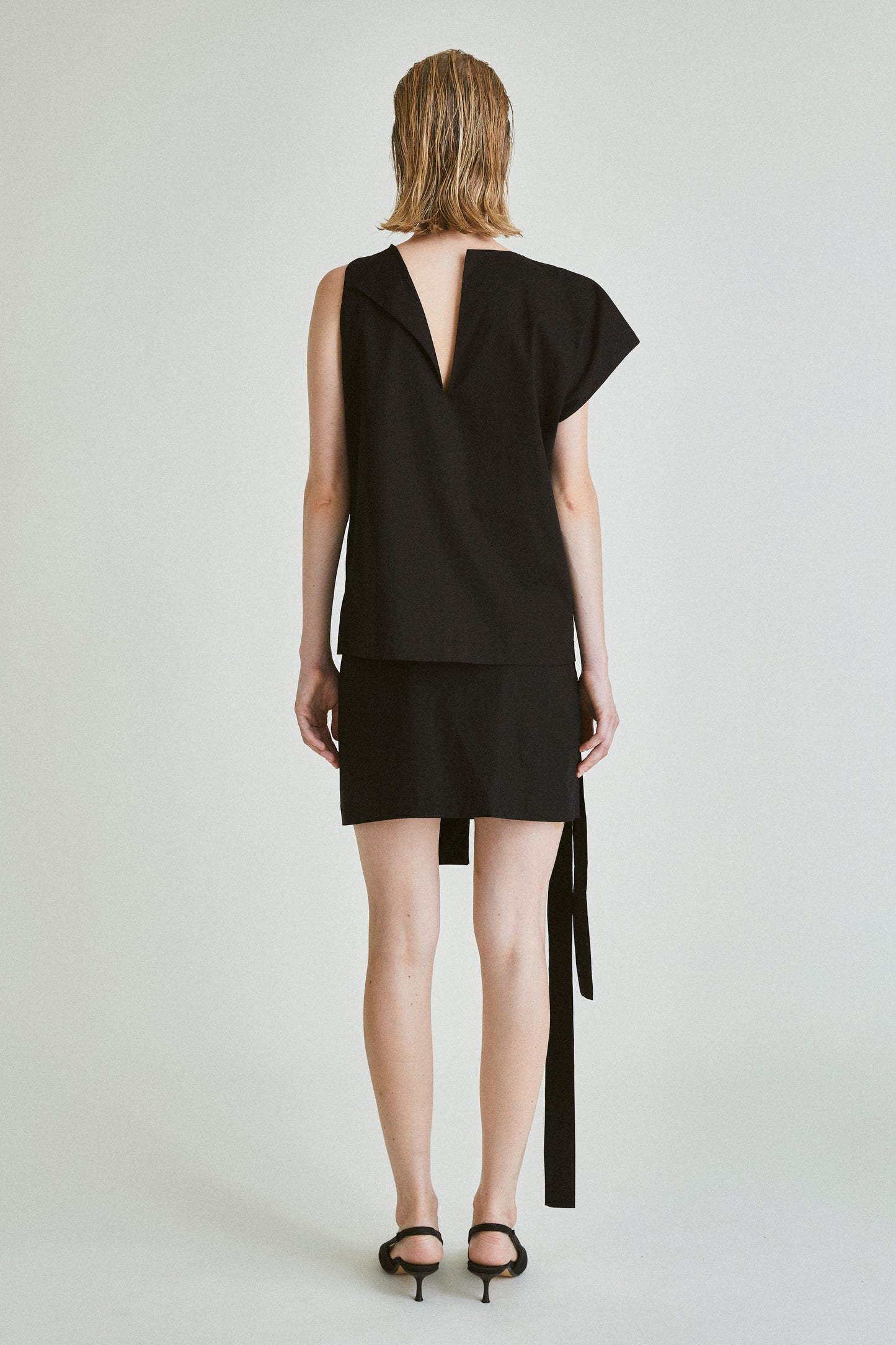 P_14 Skirt Peak Short Shine