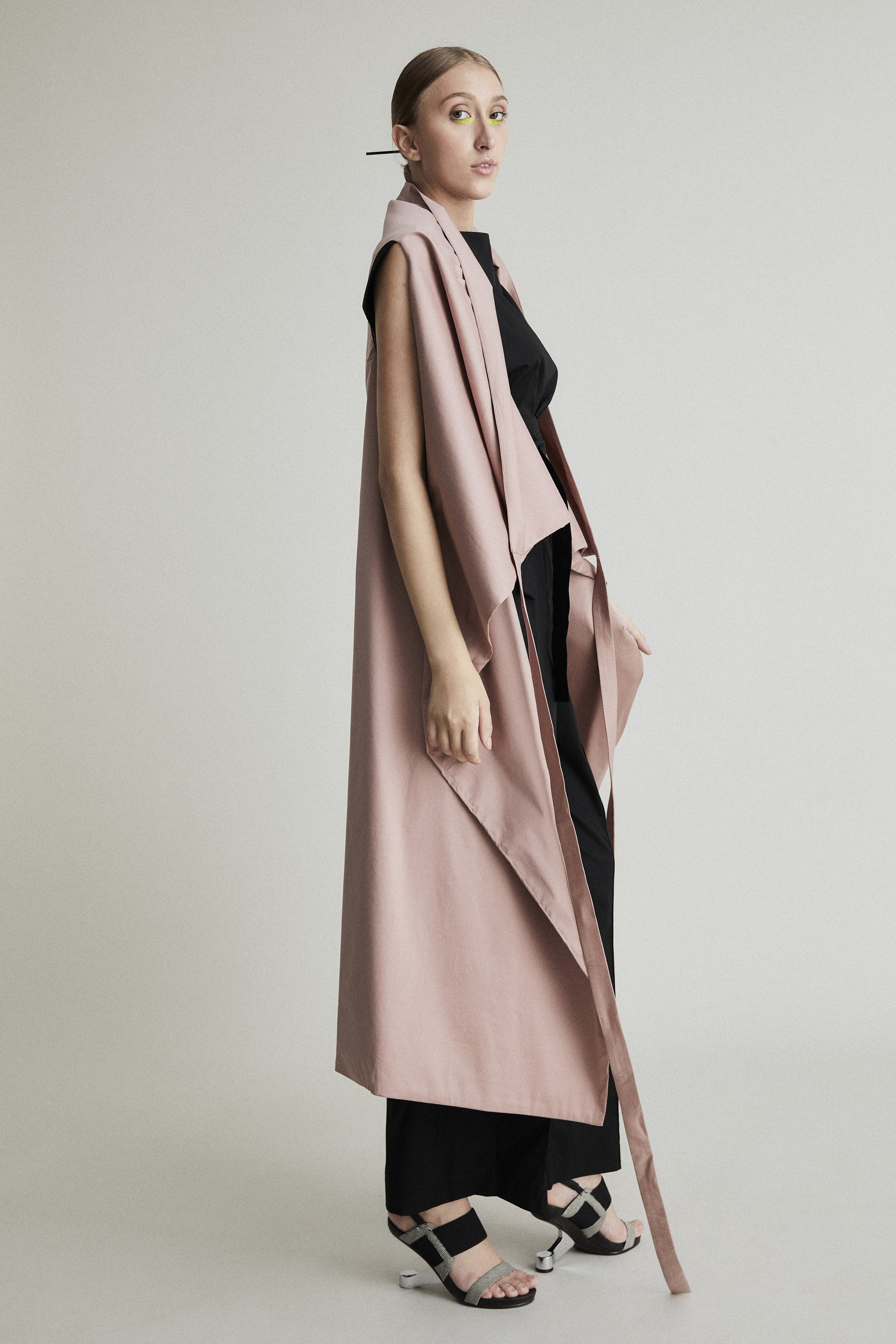 W_41 Vest Transformer – MESNIKOVICH BCN