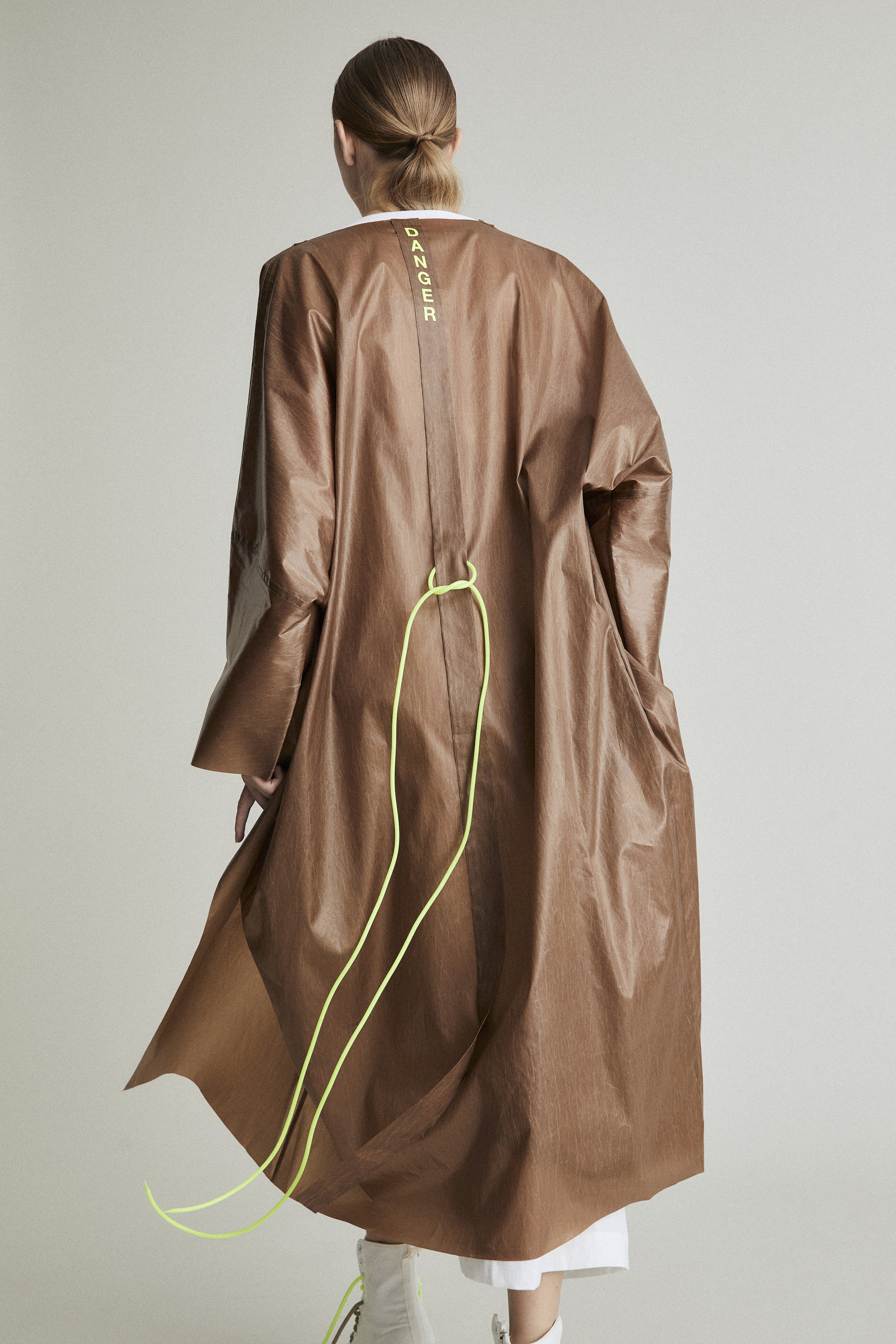W_04 Raincoat Silk – MESNIKOVICH BCN