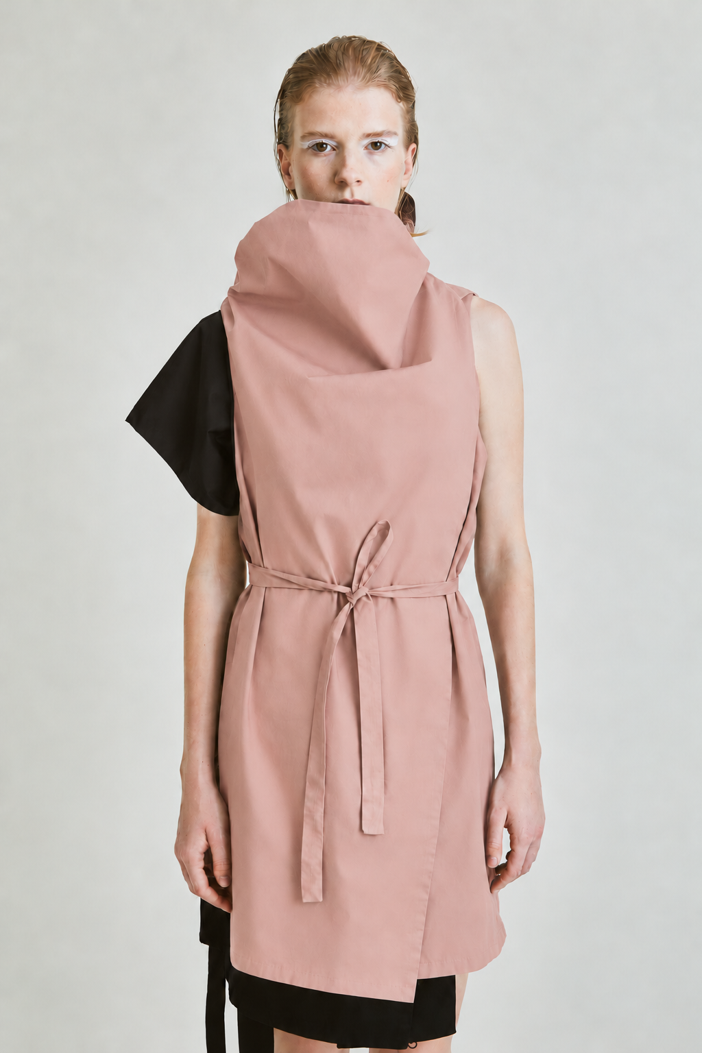 AI-assisted colour visualisation: SHORT TRANSFORMER VEST FORM / 08 in dusty pink, styled with a black sleeve and black skirt.