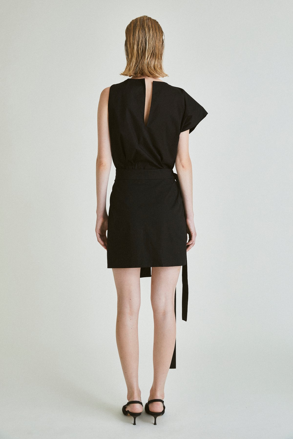 TOP ASYMMETRIC FORM / 08